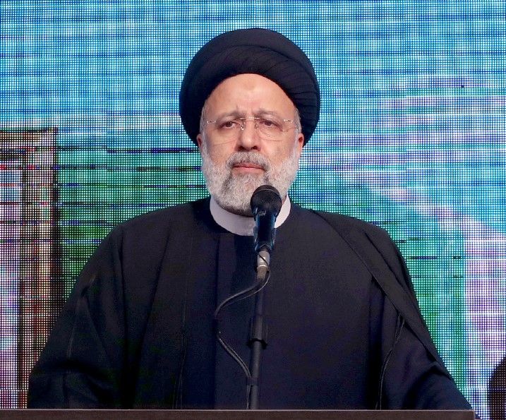 رئیسی با متهم کردن رسانه‌ها به «ترویج جهالت»، معترضان را به «برخورد بی‌‌رحمانه» تهدید کرد