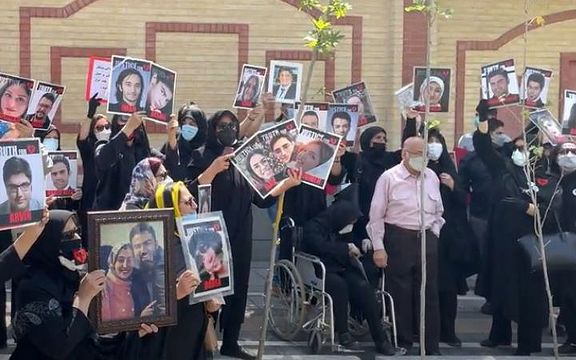 خانواده برخی کشتهشدگان هواپیمای اوکراینی برای مراسم سالگرد تحت فشار امنیتی قرار گرفتهاند