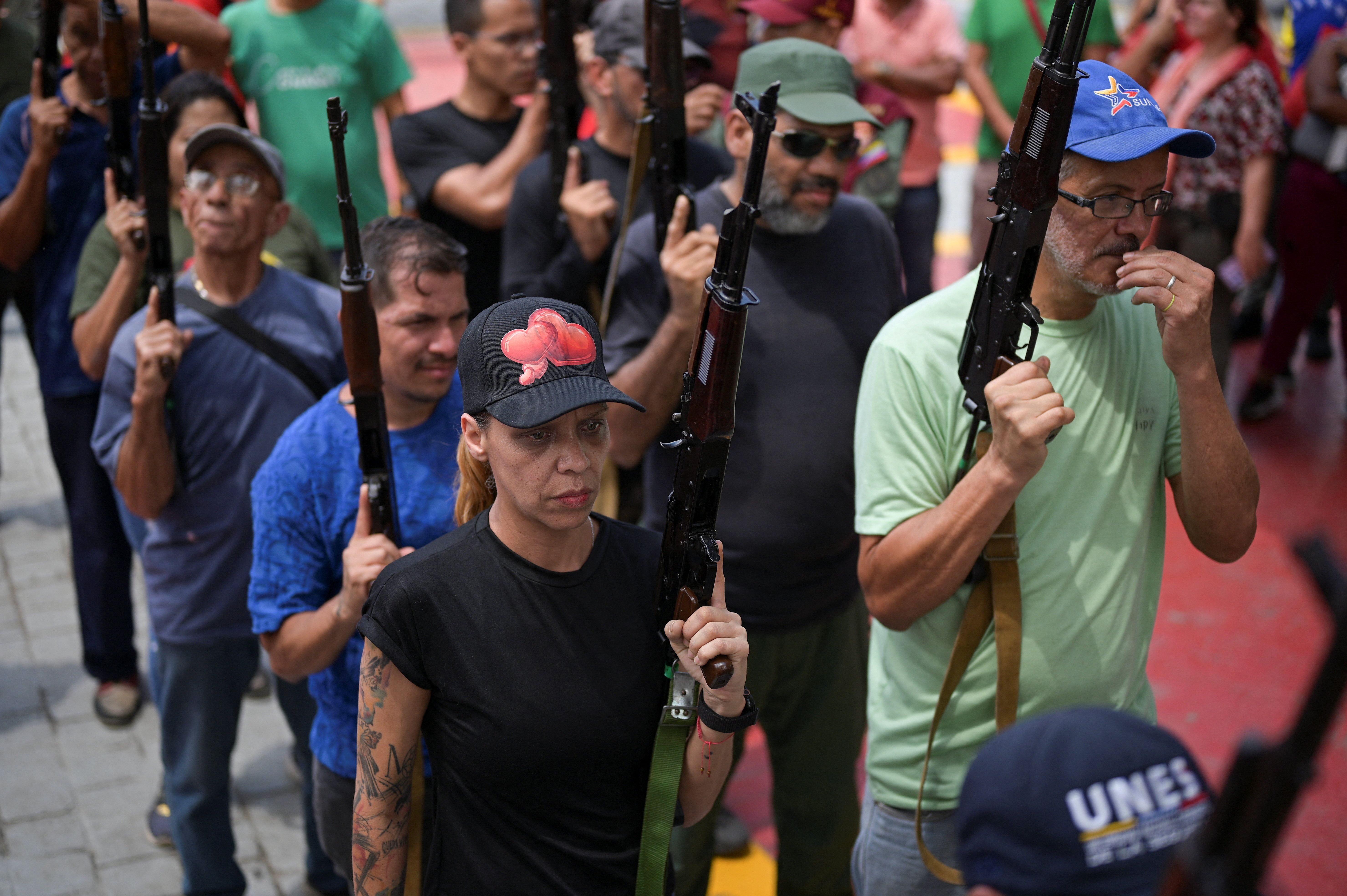 ونزوئلا در واکنش به تهدیدهای ترامپ، برای شهروندان غیرنظامی آموزش نظامی برگزار کرد