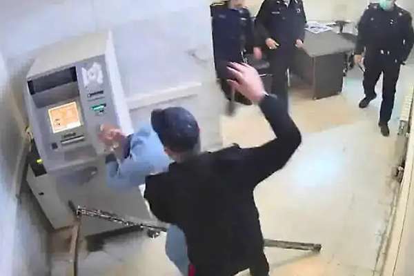 An Iranian man’s death and the state’s enduring torture tactics