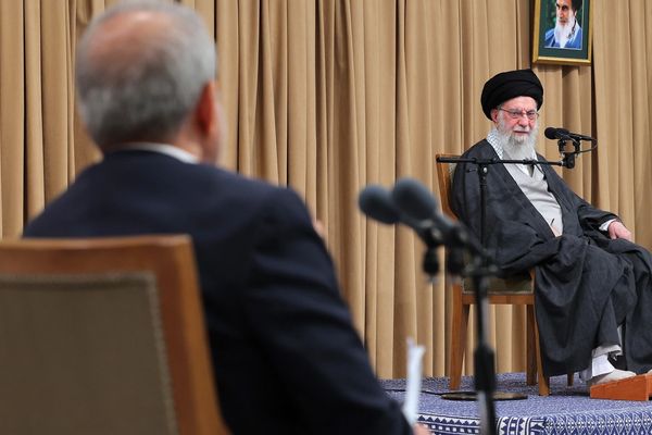 وعده پزشکیان به خامنهای: چین و روسیه در ایران سرمایهگذاری میکنند