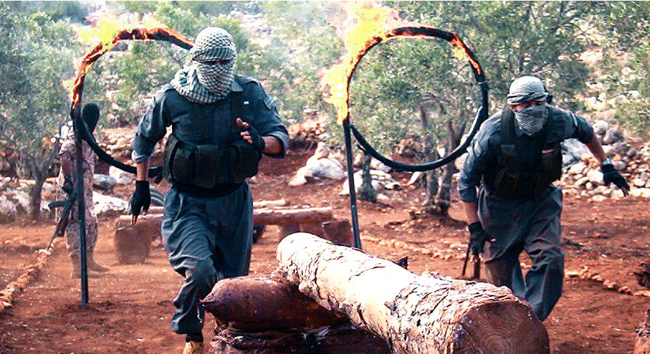 کُردهای عضو حرکت مهاجرین اهل سنت ایران در حال تمرین نظامی در ادلب 