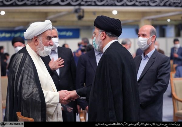 President Raisi chatting with participants in the meeting with Khamenei, August 30, 2022