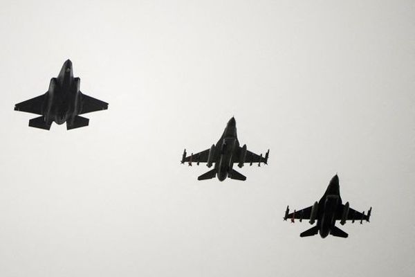 بریتانیا با اعزام جنگندههای اف۳۵ به قبرس، برای سناریوهای پرتنش احتمالی آماده میشود