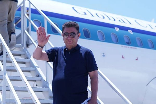 هواپیمای تیم ملی فوتبال در فرودگاه لسآنجلس فرود آمد