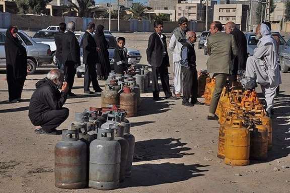 Iranians standing in line to refill their liquid petroleum gas cylinders